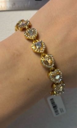 ✨ New Gold-Tone Heart Crystal Bracelet – 7 Inches – $25
