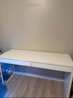 Sturdy Desk Table - Minor Cosmetic Damage, Fully Functional