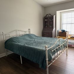 Metal Queen Bedframe