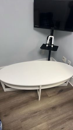 Oval coffee table