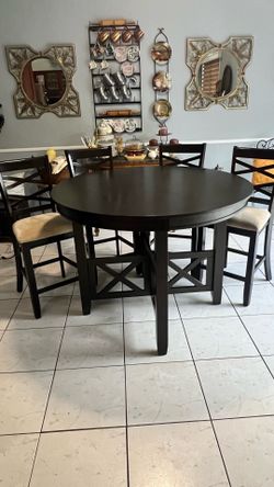 Dining room table and 4 chairs