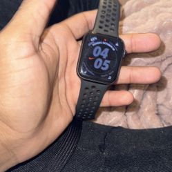 Apple Watch SE Nike +