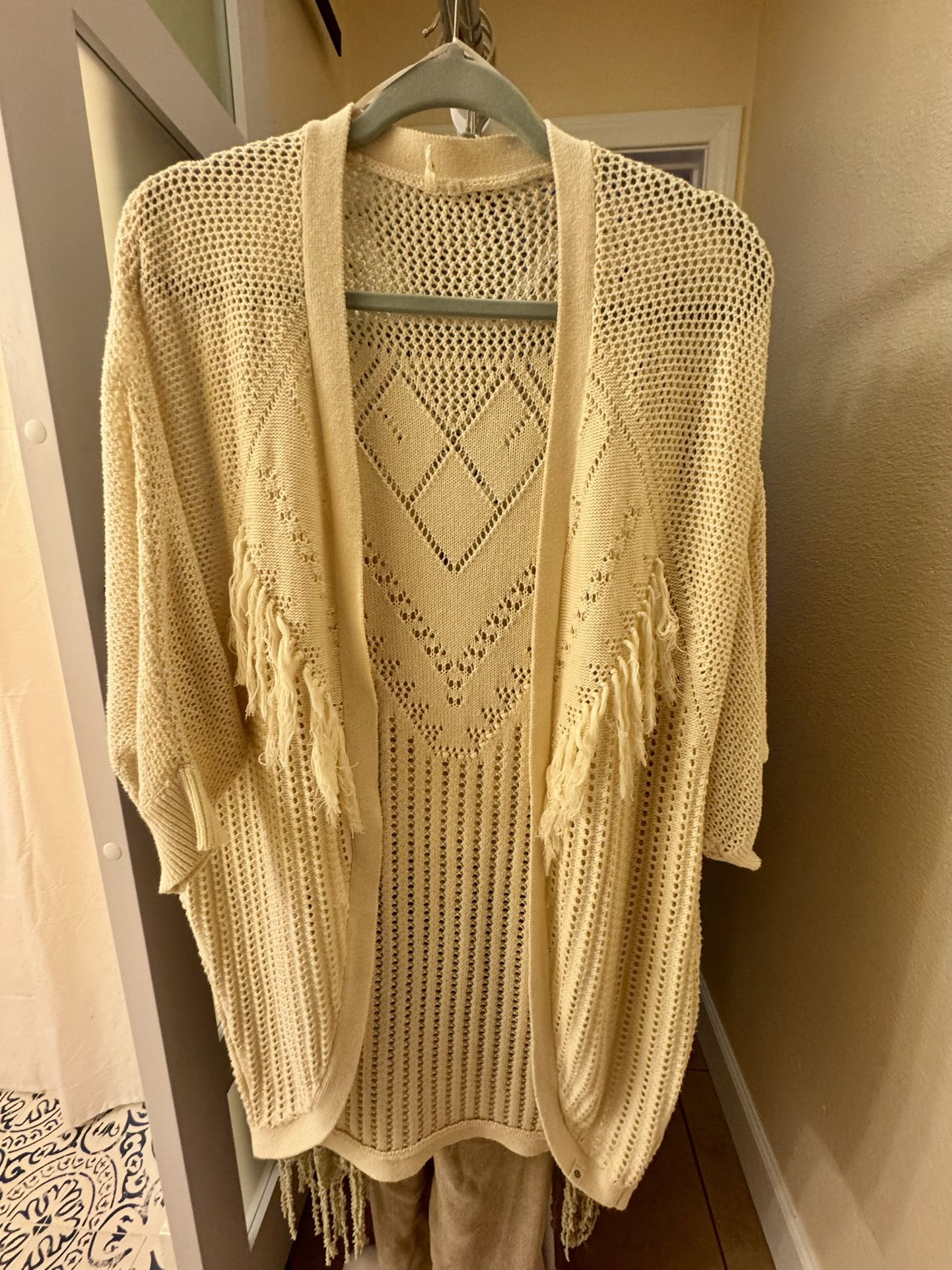 S/M Rip curl Fringed Sweater