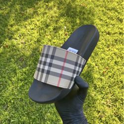 Burberry Slides 8men-12m 5w-9w