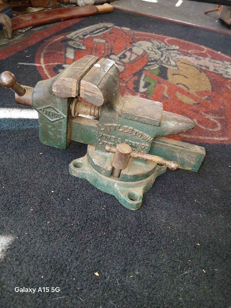 Anvil Bench Vise