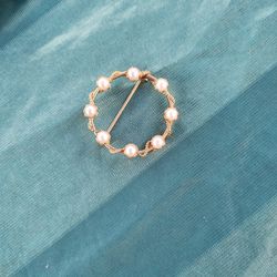 Gold Plated Vintage Circle Pearls Brooch 