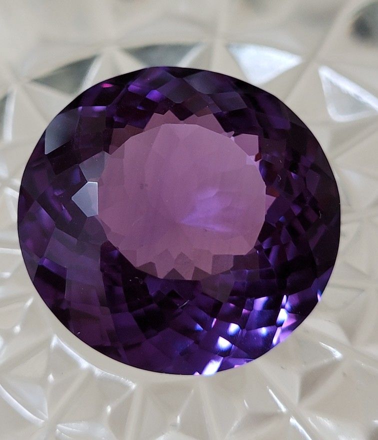 Rare 36.10Ct VVS Color Change Alexandrite Like Chrysoberyl. This stunning piece is a rare find for gemstone coll