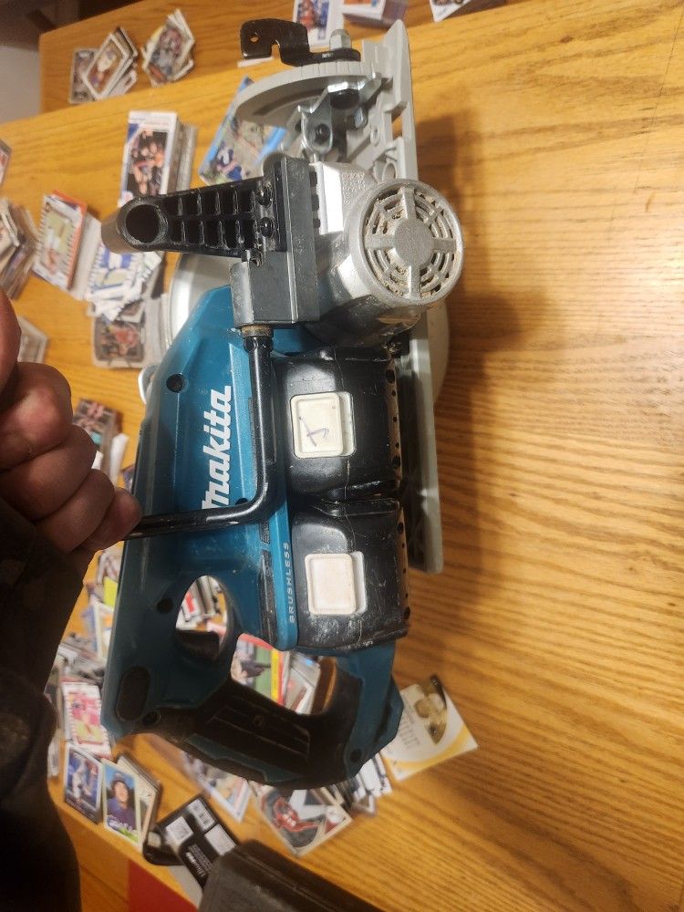 Makita XSRO1 Brushless Circular Saw