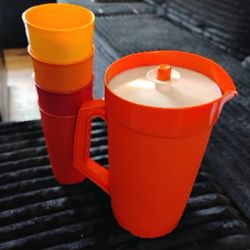 TUPPERWARE Pitcher W/ Cups