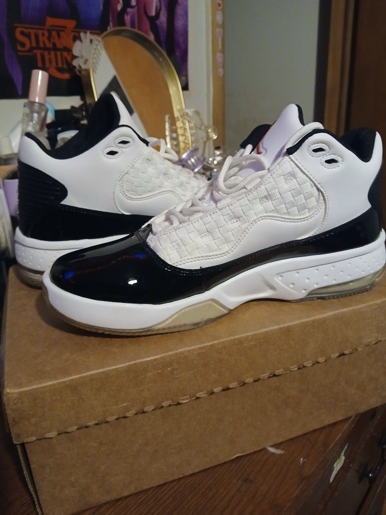 Nike Air Jordan's Max Aura 2 (Black And White) Size 8 Mens