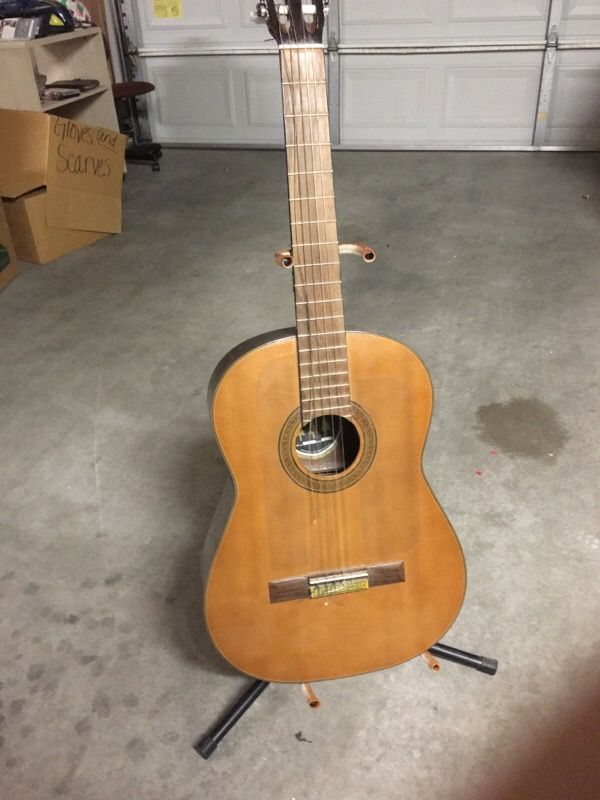 Tres Pinos Guitar Model 119