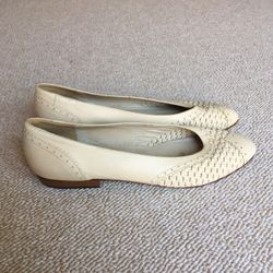 White Womens Flats, Bandolino Size 11