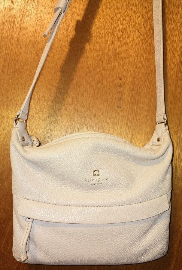 Kate SPADE purse NEW CONDITION