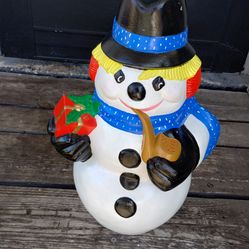 Vintage ceramic snowman decor (have color wear)