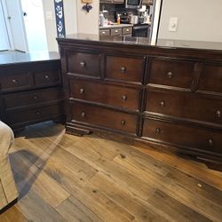 Dresser Set