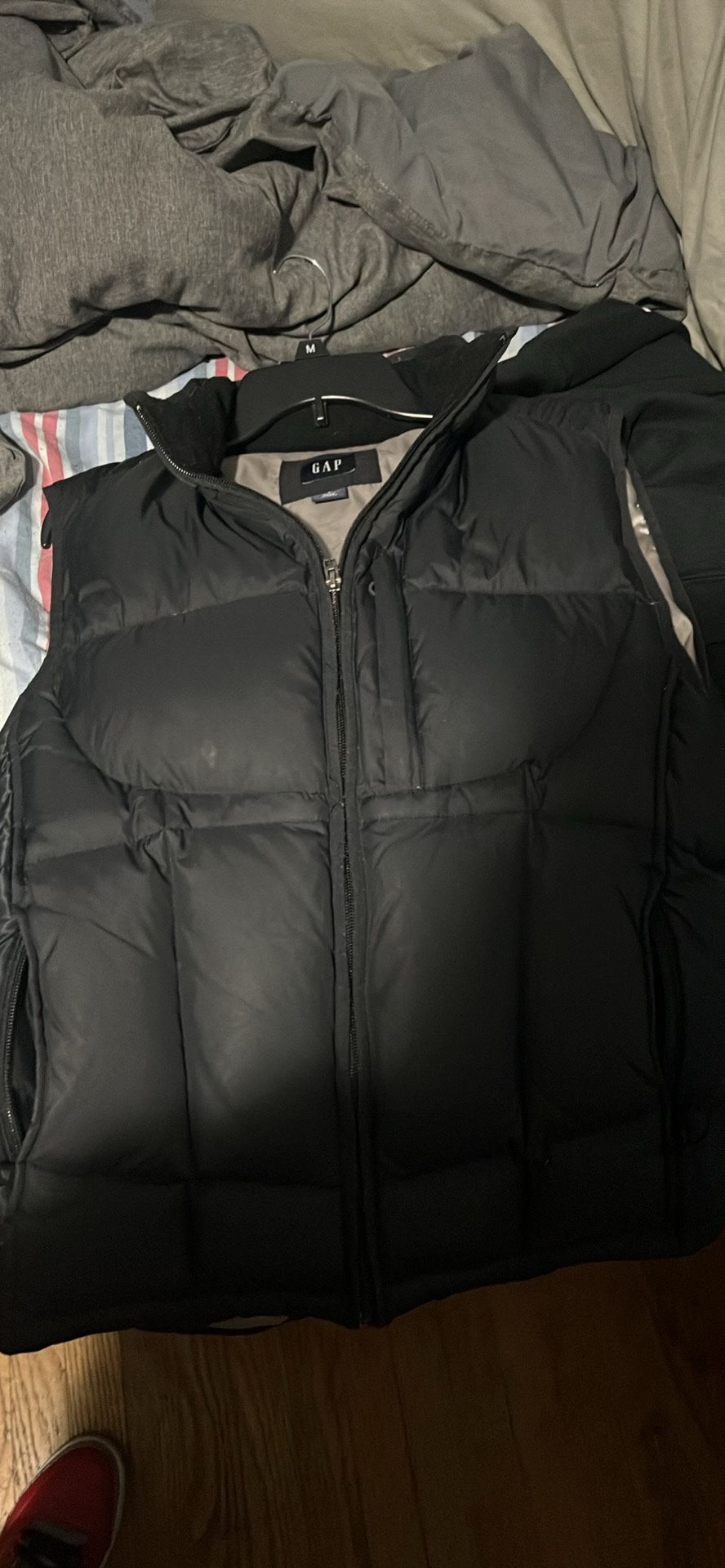 Mens Gap puffer vest Small