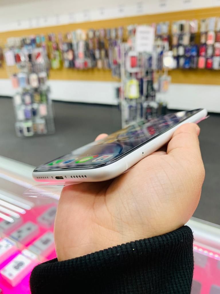 iPhone Xr Unlocked 64GB 🔥 We are a store