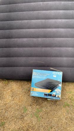 INTEX QUEEN INFLATABLE MATTRESS WITH PILLOW REST