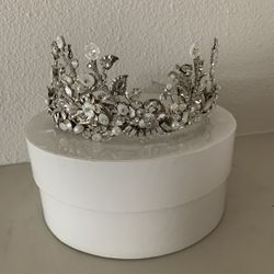 Bridal tiara or headband for bride