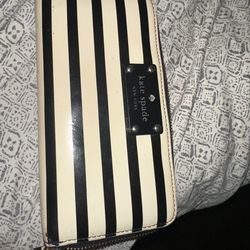 Kate Spade Zip Around Cream And Black Wallet