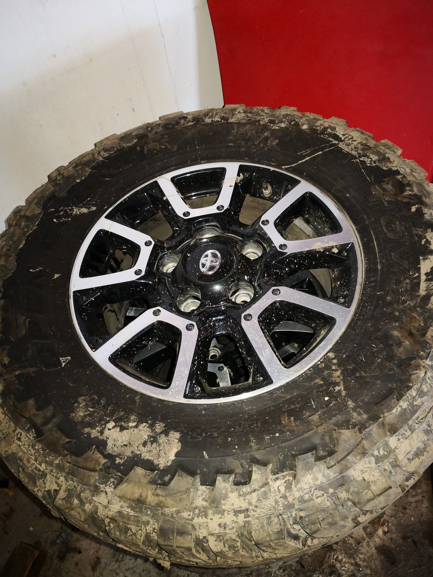 2018 Toyota Tundra rims and tires off-road tires