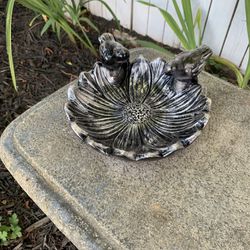 Garden Decor: Ceramic Birdfeeder 