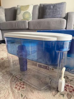 PUR WATER PURIFIER WITH ONE NEW EXTRA CARTRIDGE! 18 CUPS CAPACITY!