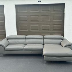 Couch/Sofa Sectional - Perazzi - Microfiber - Delivery Available 🚛