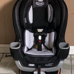 PRACTICALLY NEW GRACO EXTENDED 2FIT CONVERTIBLE CAR SEAT !!!!