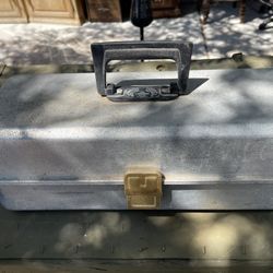 Fishing  Box 1955 Aluminum  Very Good  Colection 