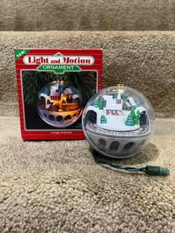 1986 Hallmark Light and Motion Ornament Village Express tested & works