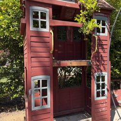 Free kids playhouse with climbing wall