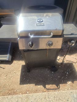 Used 3 burner Dyna Glo grill