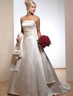 Maggie Sottero Couture Wedding Dress with matching clutch and veil!