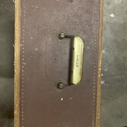 Singer machine with case