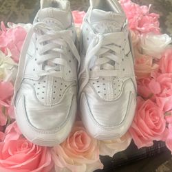 6/5 Nike Air White . Selling For 20