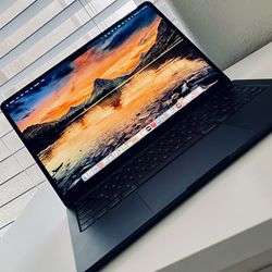Apple MacBook Air M2 15-inch 256gb, 8GB Ram! Like New Perfect Condition 