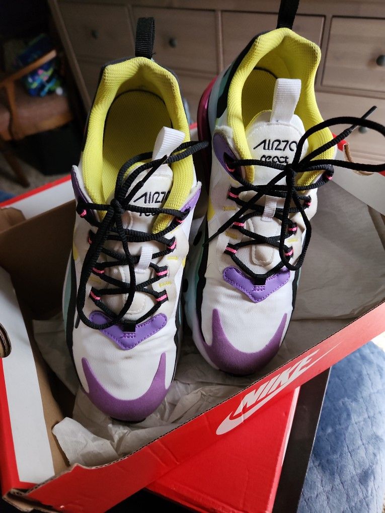 Nike Air Max 270 React GS Size 6.5 Women s shoes