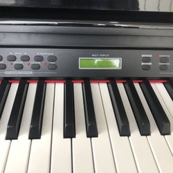 I Have This Electric piano 🎹 For Sale, Few Months Used