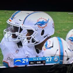 65 Inch Samsung With No Control And No Stand (Not Smart) 
