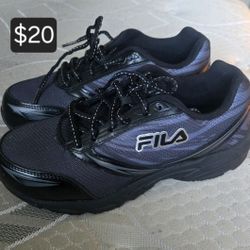 Size 8 Fila Memory Foam Sneakers