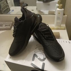 Nike Air 270 Woman's Black Never Been Worn. Paid 80  Asking $55 ObO