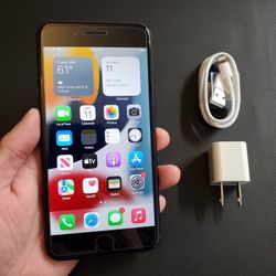 iPhone 7 Plus 128gb - UNLOCKED - Like New  