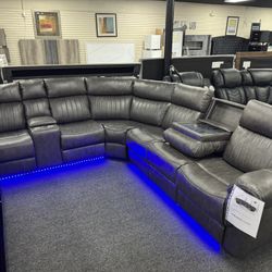 Power Recliner Sectional. 🚚WE DELIVER🚚