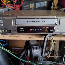 Sanyo VWM-710 4-Head VHS Player VCR Vintage Recorder

