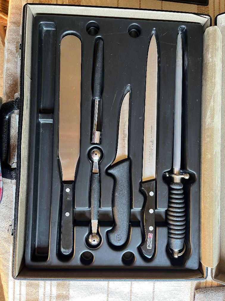 J.A. Henckels International Kitchen Set Suitcase