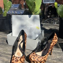 Women’s Size 7 High Heel Shoe