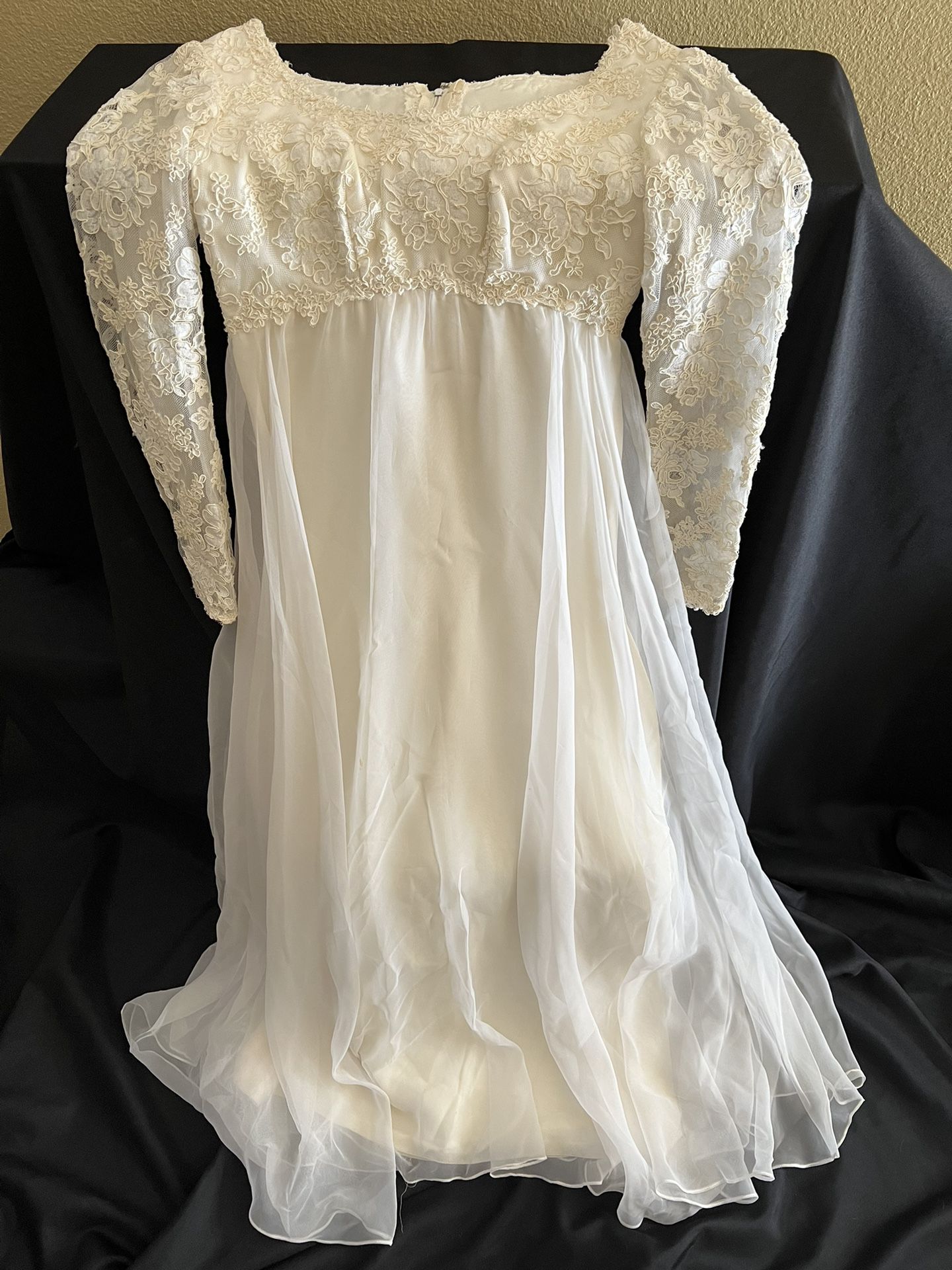 Vintage Ivory Wedding Dress