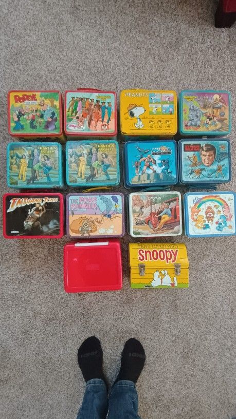 Entire lot of 14 vintage lunch box collection They're not perfect but priced to sell to The collector who appreciates them from our parents estate.
S