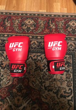 NEVER WORN OFFICIAL UFC BOXING GLOVES 16 oz.